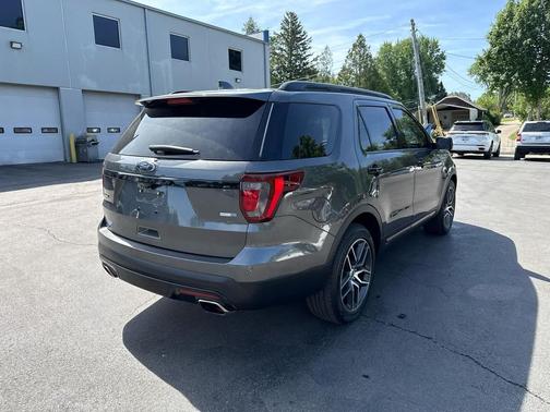 Magnetic Metallic 2017 Ford Explorer sport