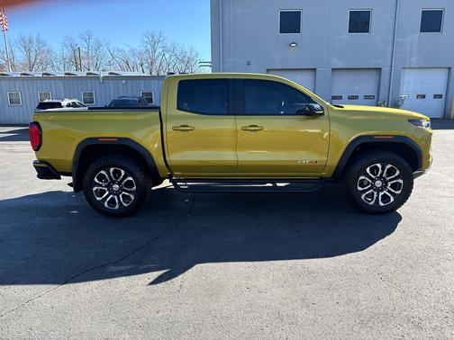 2023 GMC Canyon AT4