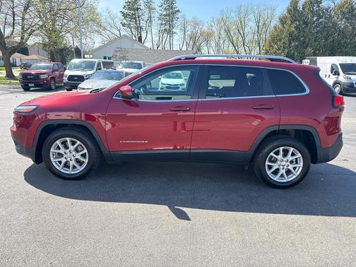 Deep Cherry Red Crystal Pearlcoat 2017 Jeep Cherokee Latitude