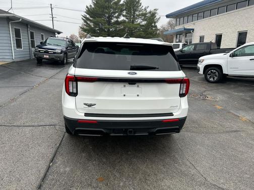 2025 Ford Explorer ST-Line