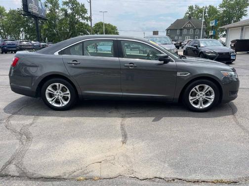 2018 Ford Taurus SE