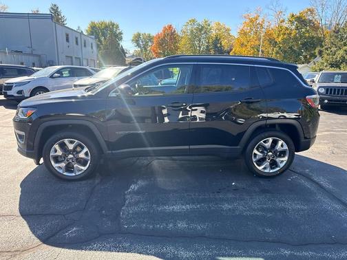 Diamond Black Crystal Pearlcoat 2018 Jeep Compass Limited