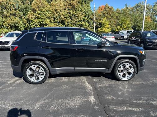 Diamond Black Crystal Pearlcoat 2018 Jeep Compass Limited