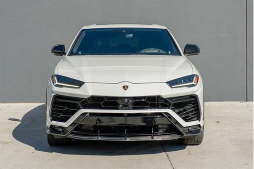 2021 Lamborghini Urus Pearl Capsule