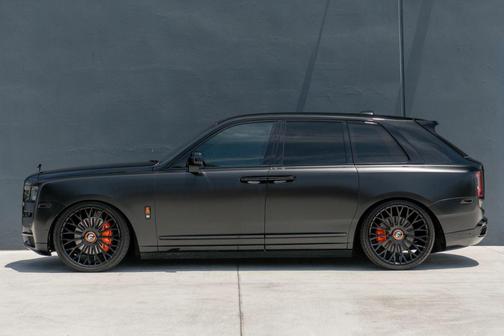 Black 2021 Rolls-Royce Cullinan Sport Utility 4D