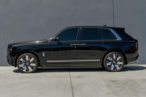 Black 2025 Rolls-Royce Cullinan Sport Utility 4D