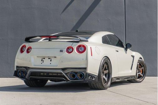 2020 Nissan GT-R Premium Dual-clutch 6-Speed Transmission