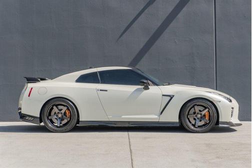 2020 Nissan GT-R Premium Dual-clutch 6-Speed Transmission