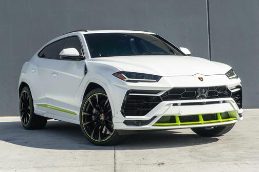 2022 Lamborghini Urus Pearl Capsule