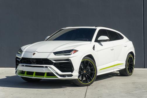2022 Lamborghini Urus Pearl Capsule