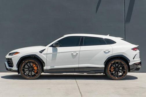 2020 Lamborghini Urus 
