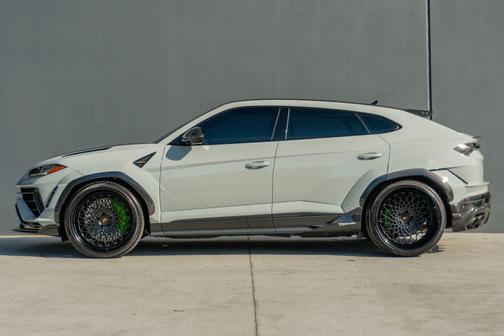 2024 Lamborghini Urus Performante