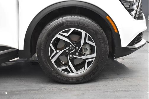Snow White Pearl 2023 Kia Sportage LX