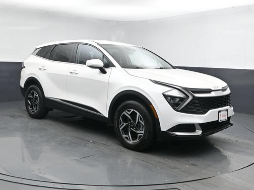Snow White Pearl 2023 Kia Sportage LX