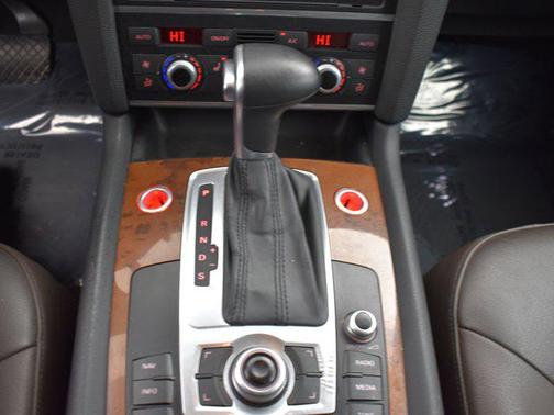 Blue 2015 Audi Q7 3.0T Premium