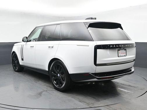 White 2024 Land Rover Range Rover P400 SE