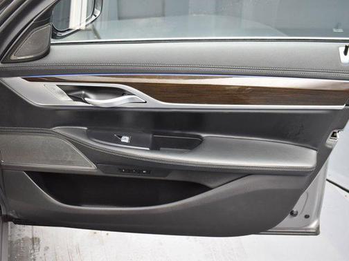 2022 BMW 740 i xDrive