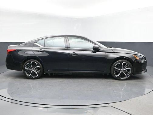 2023 Nissan Altima SR FWD