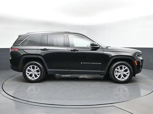 Diamond Black Crystal Pearlcoat 2022 Jeep Grand Cherokee Limited