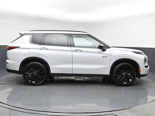 2025 Mitsubishi Outlander PHEV SEL
