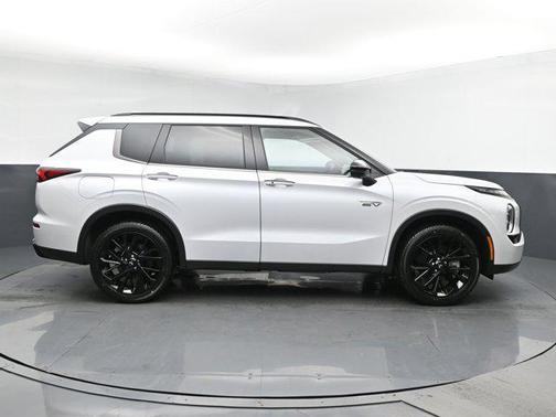 2025 Mitsubishi Outlander PHEV SEL