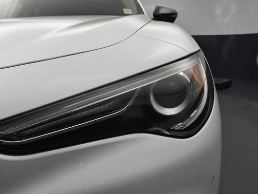Alfa White 2018 Alfa Romeo Stelvio Sport