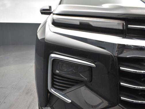 Mosaic Black Metallic 2024 Chevrolet Traverse LT