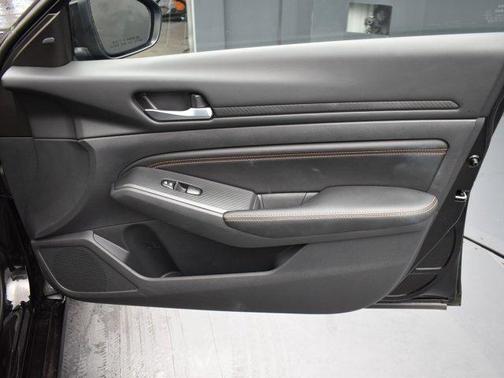 2022 Nissan Altima SR VC-Turbo FWD