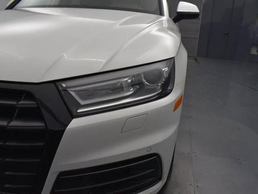 2020 Audi Q5 45 Titanium Premium