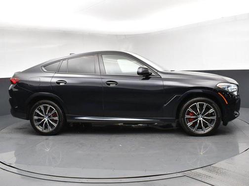 2022 BMW X6 M50i