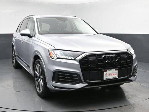 2022 Audi Q7 45 Premium Plus