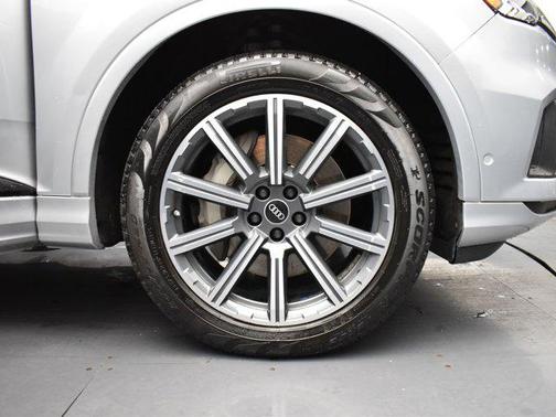 2022 Audi Q7 45 Premium Plus