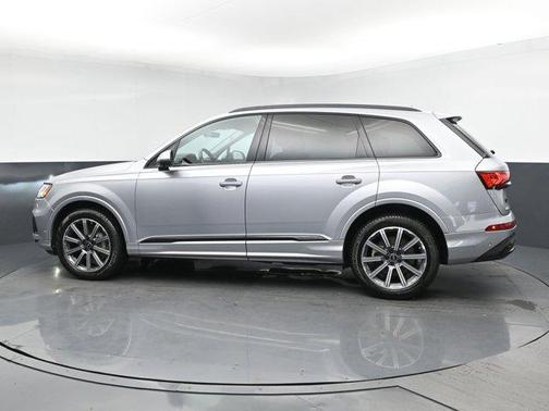 2022 Audi Q7 45 Premium Plus