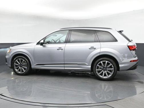 2022 Audi Q7 45 Premium Plus