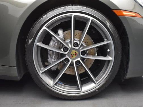 2022 Porsche 911 Carrera