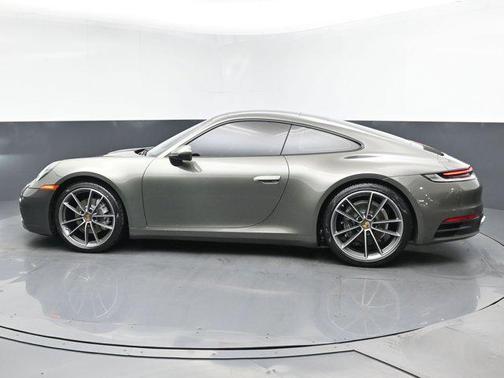 2022 Porsche 911 Carrera