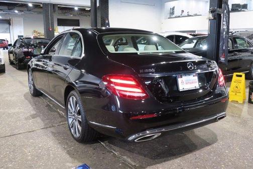 Photo 5 of 32 of 2020 Mercedes-Benz E-Class E 350 4MATIC