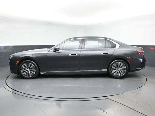 Dark Graphite Metallic 2024 BMW i7 eDrive50