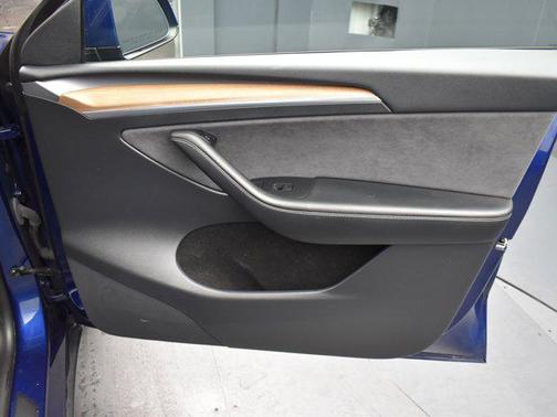 2022 Tesla Model Y Long Range Dual Motor All-Wheel Drive