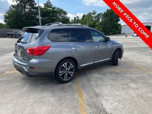2017 Nissan Pathfinder Platinum