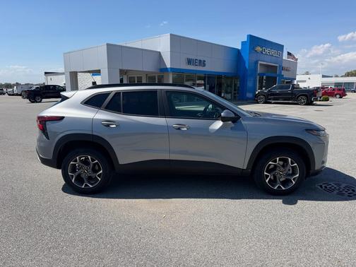 Sterling Gray Metallic 2025 Chevrolet Trax LT