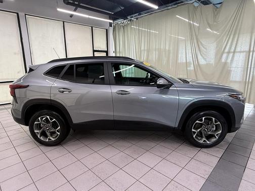 Sterling Gray Metallic 2025 Chevrolet Trax LT