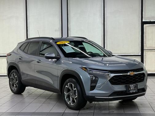 Sterling Gray Metallic 2025 Chevrolet Trax LT