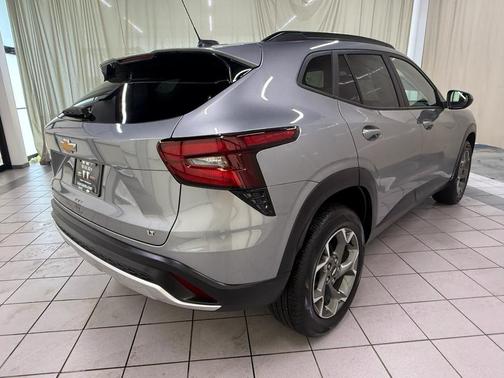 Sterling Gray Metallic 2025 Chevrolet Trax LT