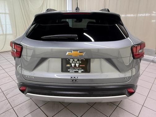 Sterling Gray Metallic 2025 Chevrolet Trax LT