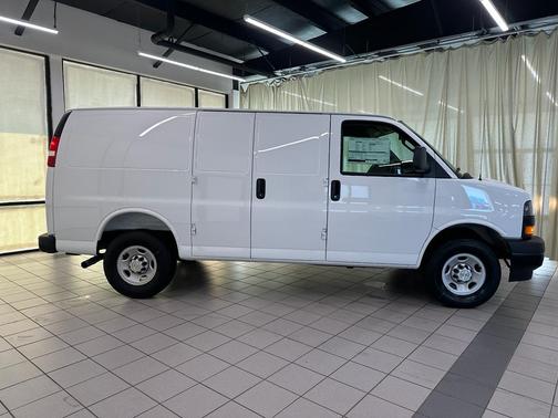 2025 Chevrolet Express 2500 RWD 2500 Regular Wheelbase WT