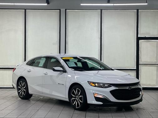 Summit White 2025 Chevrolet Malibu FWD RS