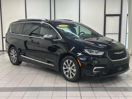 2025 Chrysler Pacifica L