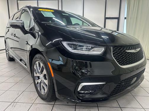 2025 Chrysler Pacifica L