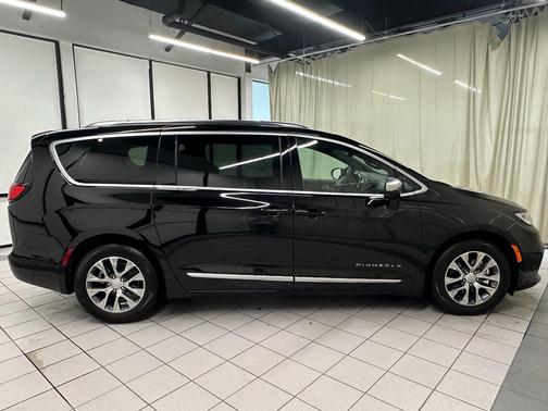 2025 Chrysler Pacifica L